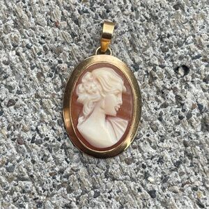 18K 750 Gold Carved Cameo Pendant Brooch 0.96 Grams Vintage